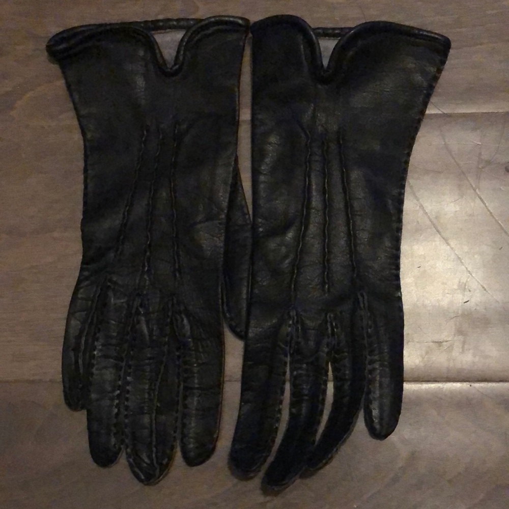 Vintage Fownes Women’s stitched Black Leather Gloves size 6
